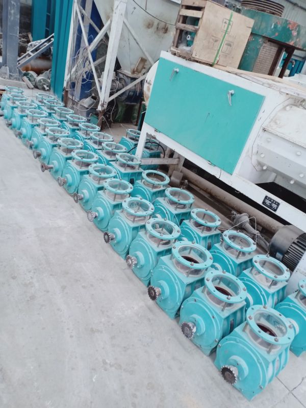億泰糧油機(jī)械成品庫房